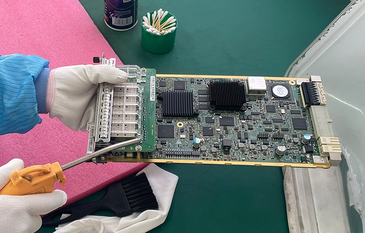 Qilan Telecom is biggest supplier of used refurbished new 2G GSM/3G WCDMA /4G LTE Huawei/ZTE/Nokia/Ericsson Network hardware(BBU RRU BSC) and fiber cables, optics, antenna, outdoor cabinet, installation material in China!